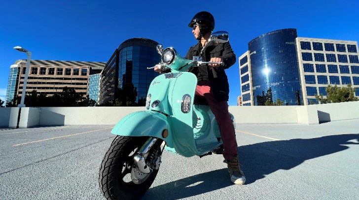 Aventura X Electric Scooter that Looks like a Vespa with Andrew