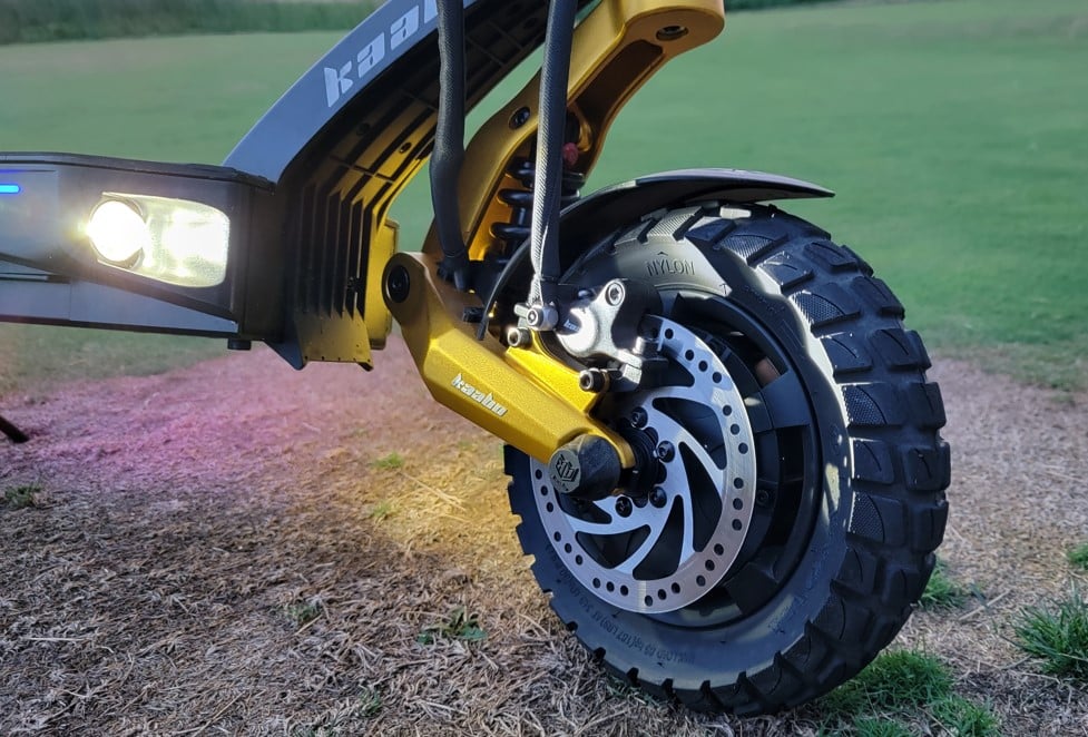 Kaabo Mantis King GT Hybrid Offroad Tires lighted up