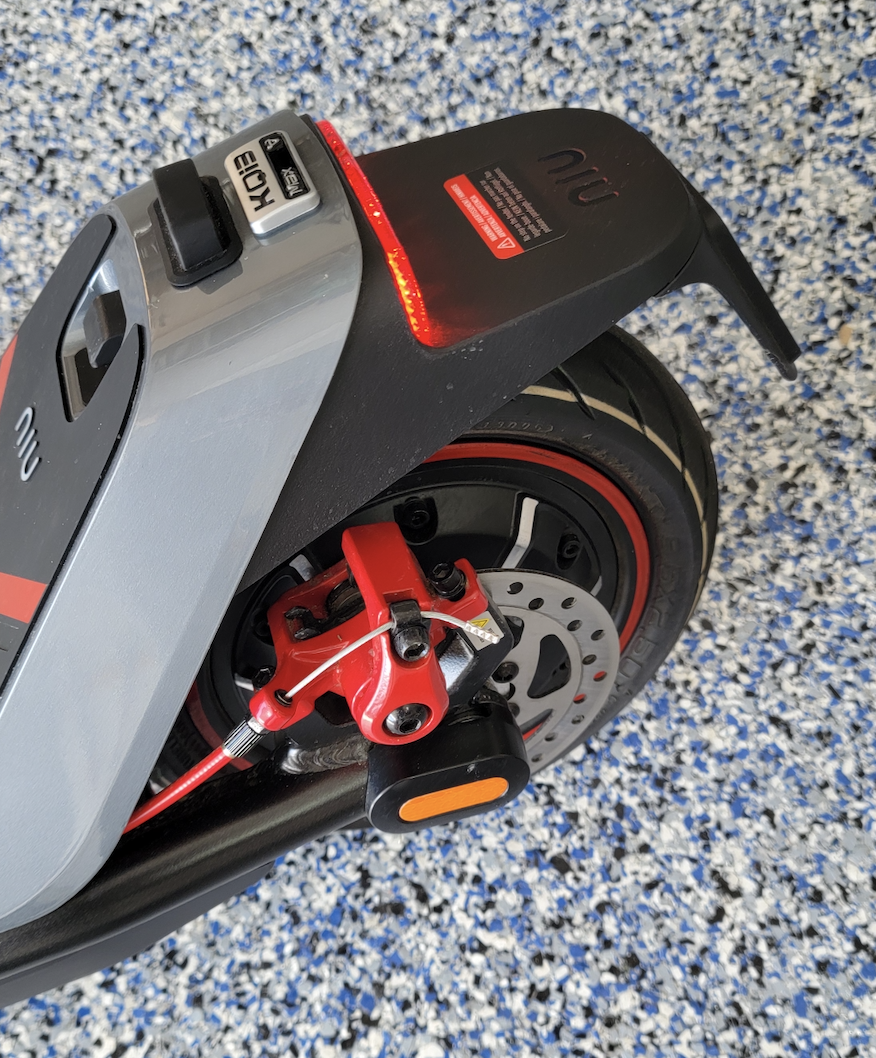 NIU KQi3 Pro and KQi3 Max Electric Scooter Review Simple and Dependable Escooter reviews